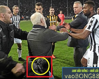 Chủ tịch CLB rút súng đòi bắn trọng tài