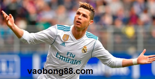 Siêu nhân Ronaldo trở lại, Messi hãy chờ đấy