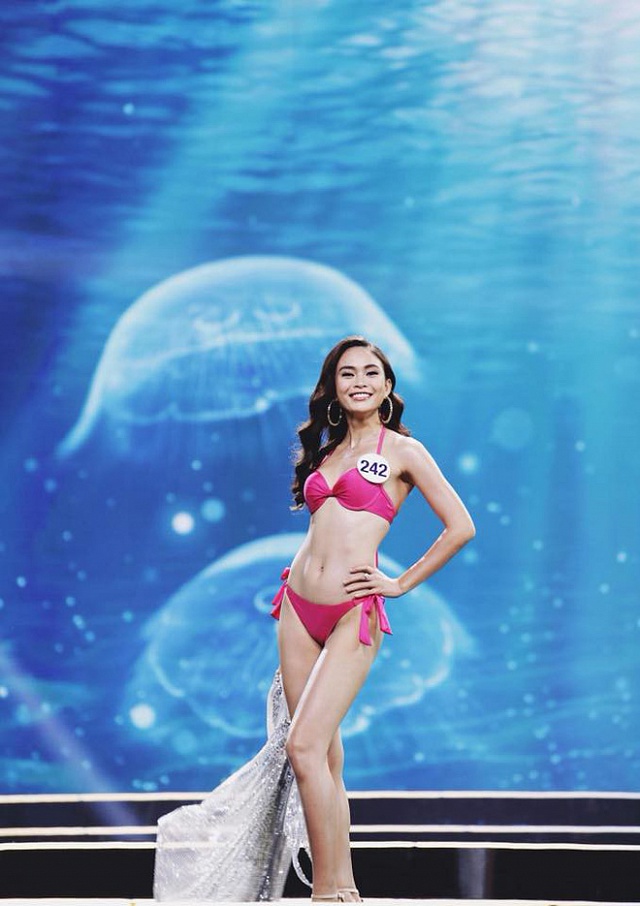 a-hau-mau-thuy-khoe-than-hinh-nong-bong-d416d3