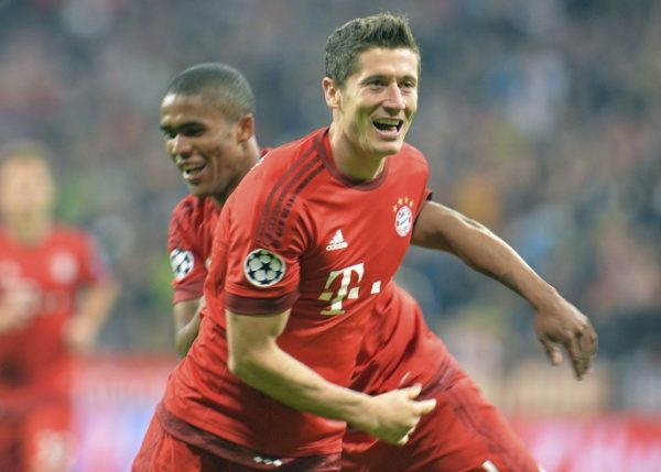 hlv-hannover-96-cong-nhan-doi-hinh-bayern-qua-xuat. 2