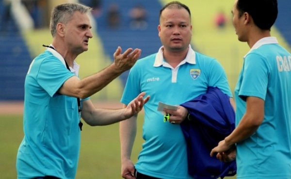 huan-luyen-vien-marian-mihail-bi-sa-thai. 1