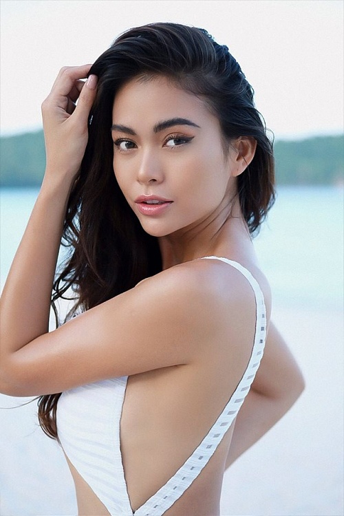 mau-thuy-khoe-body-boc-lua-dot-mat-nguoi-doi-dien-9171d6