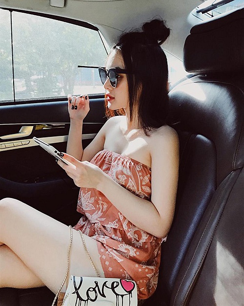 phuong-trang-ho-bao-khong-thua-kem-chi-gai-2