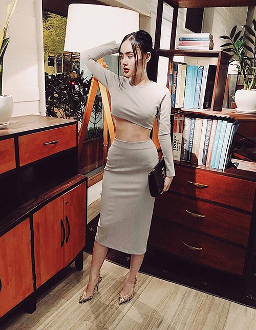 phuong-trang-ho-bao-khong-thua-kem-chi-gai-6