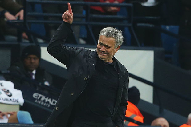 ronaldo-len-mat-ca-cuoc-voi-zidane-mourinho-phan-ung-ky-la-khi-bi-fan-man-city-tan-cong. 2