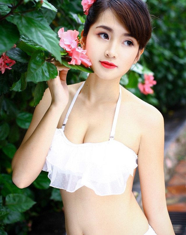 Tổng hợp hình ảnh hot girl bikini mặt xinh dếu bự part 2