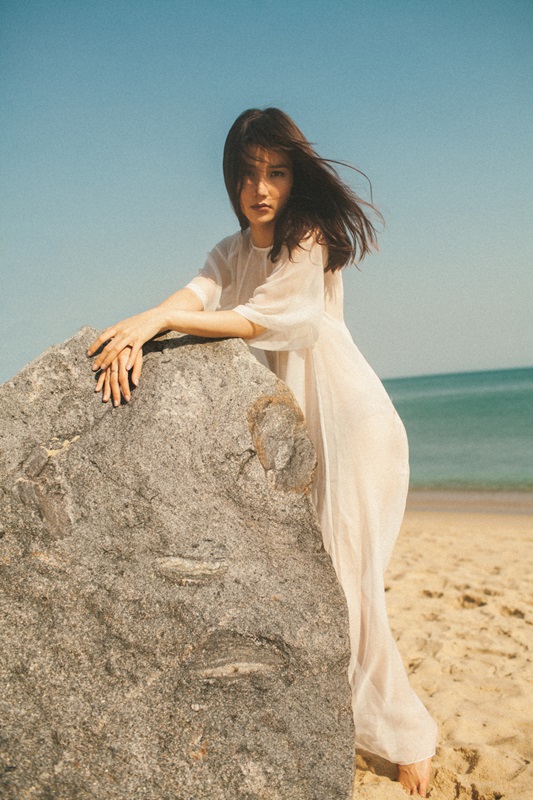 diem-my-9x-tu-tin-khoe-het-co-the-qua-vay-xuyen-thau-1 (11)