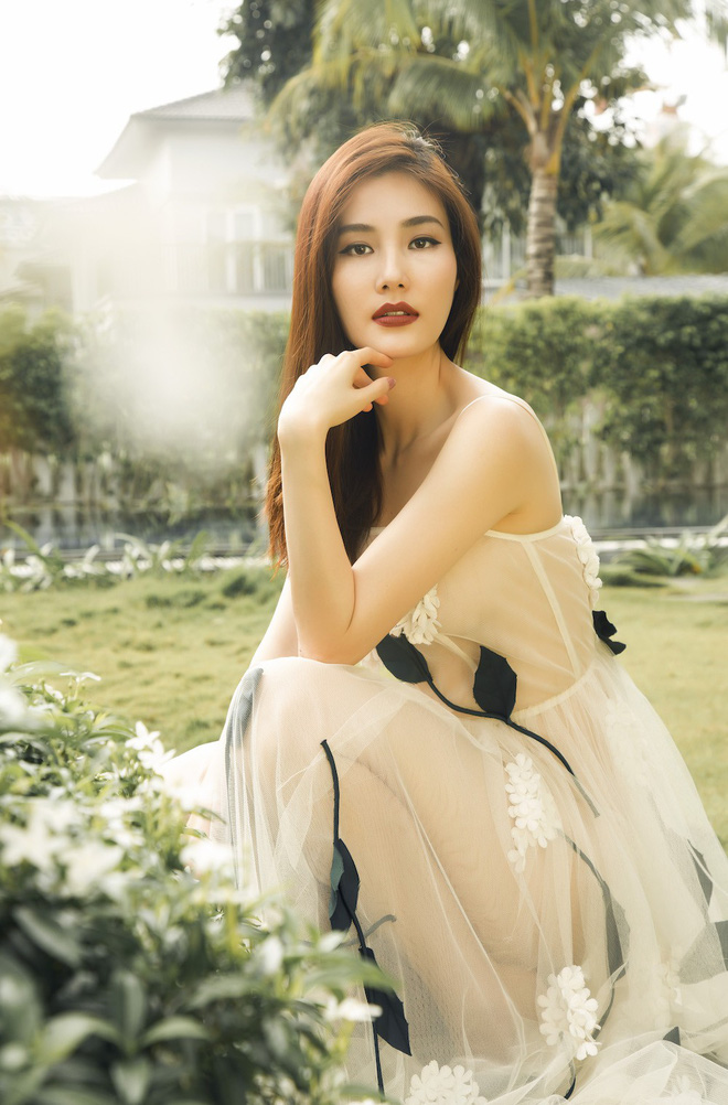 diem-my-9x-tu-tin-khoe-het-co-the-qua-vay-xuyen-thau-1 (3)