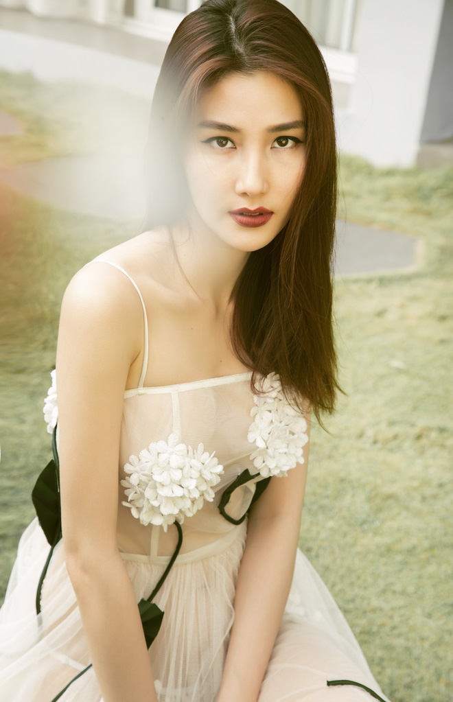 diem-my-9x-tu-tin-khoe-het-co-the-qua-vay-xuyen-thau-1 (5)