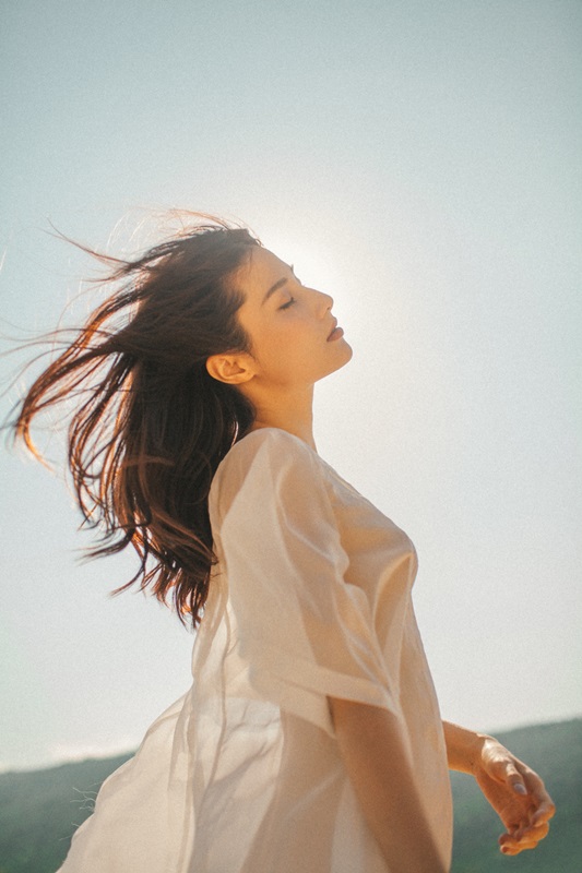 diem-my-9x-tu-tin-khoe-het-co-the-qua-vay-xuyen-thau-1 (6)