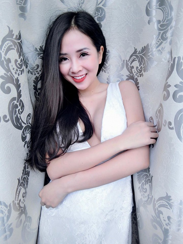 dung-ngoi-khong-yen-boi-ve-dep-nong-bong-cua-luc-anh-2