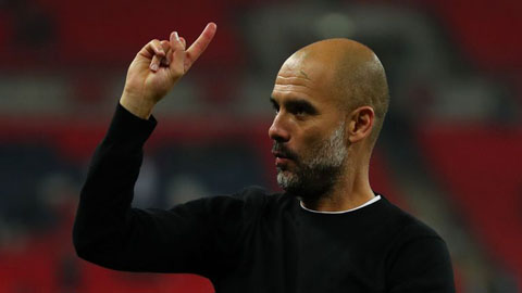 guardiola-chinh-thuc-tro-thanh-hlv-xuat-sac-nhat-ngoai-hang-anh-2017-2018-1