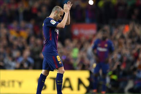 messi-phai-tra-cho-huyen-thoai-iniesta-2-qua-bong-vang-1