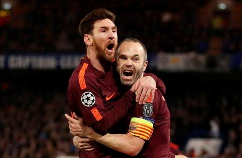 messi-phai-tra-cho-huyen-thoai-iniesta-2-qua-bong-vang-2