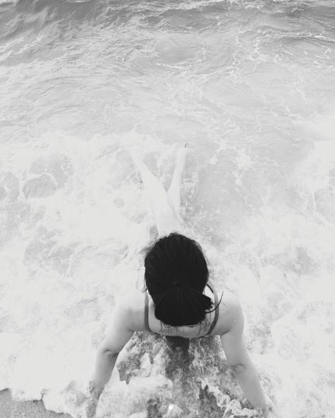 ngam-dong-nhi-uot-at-khoe-dang-tren-bien (7)