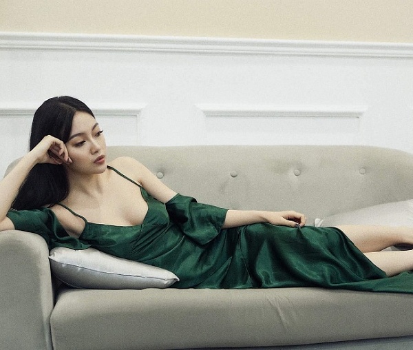 ngam-than-hinh-boc-lua-cua-nguyen-thuy-linh2