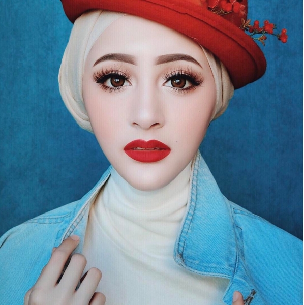 ngat-ngay-vi-nang-hot-girl-hoi-giao-qua-xinh-dep-Saira-Wongsuwan (9)