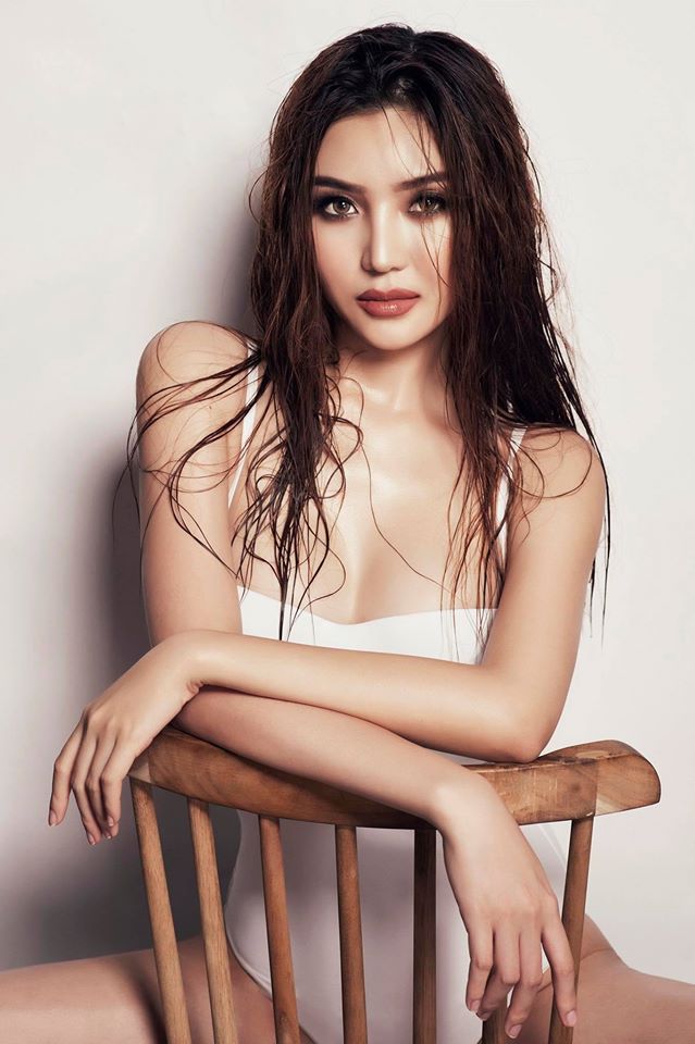 Bỏng mắt với tạo dáng của Người đẹp Ngọc Duyên với bikini