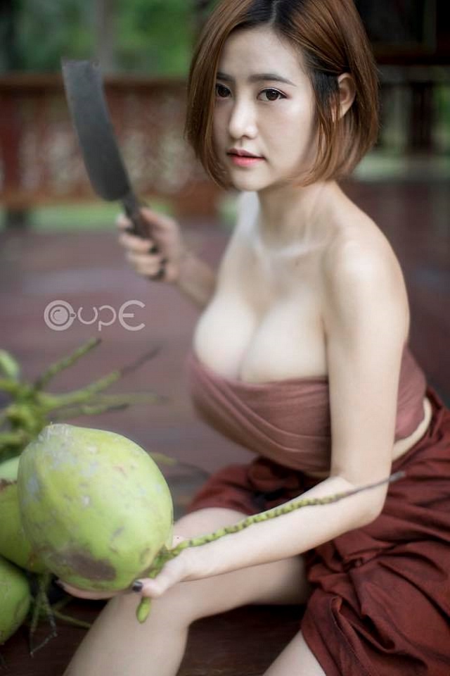 xit-u-mui-vi-nguoi-dep-nguc-khung-Kanokporn-Sopontaweesab-goi-tinh-trong-trang-phthong (5)