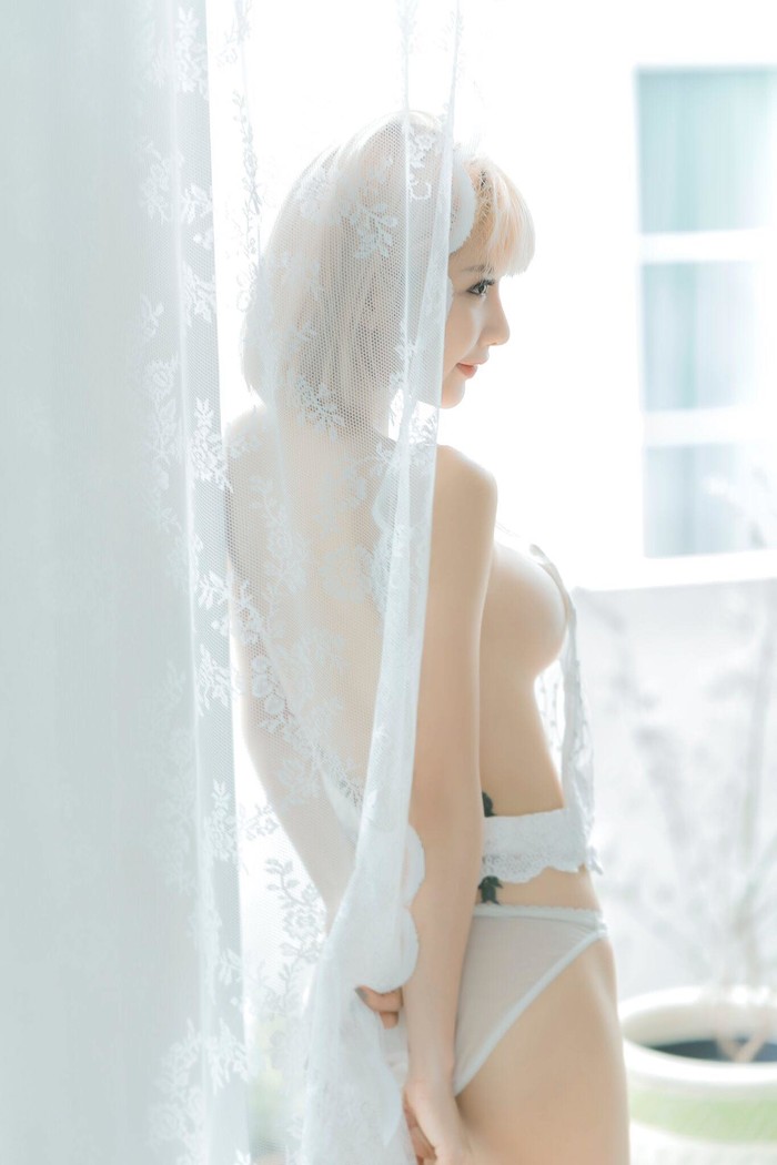 suyt-ngat-vi-cap-buoi-cang-mong-cua-Chadaporn-Rungsanpreecha (4)