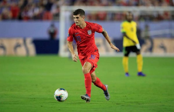 tan-binh-chelsea-gay-chan-dong-khi-vuot-mat-ca-ronaldo-1