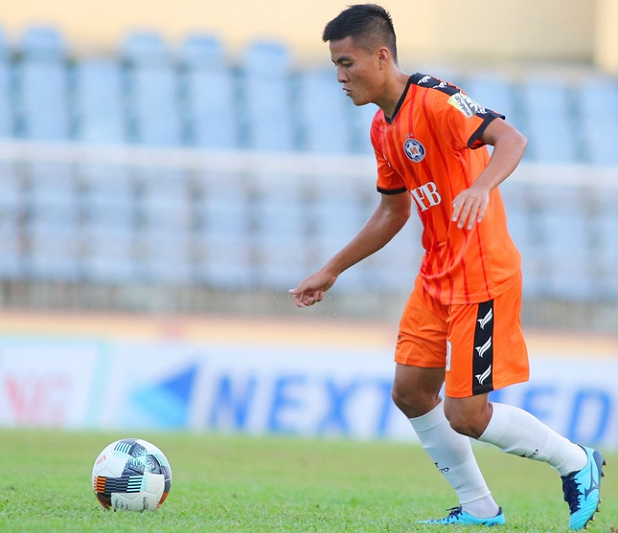 hlv-huynh-duc-khen-ngoi-trong-hoa-trong-tran-thang-quang-nam-1